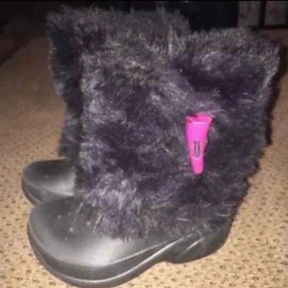 Crocs Little Girl Black Furry Boots 8 9 Preowned Cute! - Picture 2 of 4